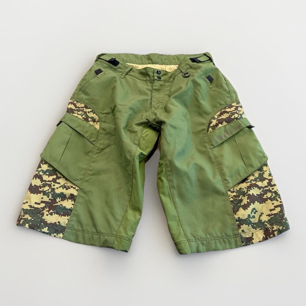 Specialized Mens Green Mountain Bike Digital Camouflage Long Shorts Size L Large